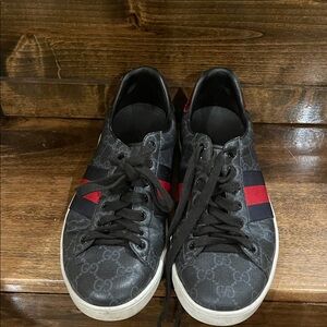 Gucci Men's Black and Red Stripe Sneakers